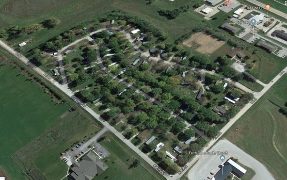 Villa Village: 2404 N 8th St, Red Oak, IA 51566